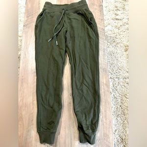 Lululemon Scuba Joggers. Size 4. Army green.